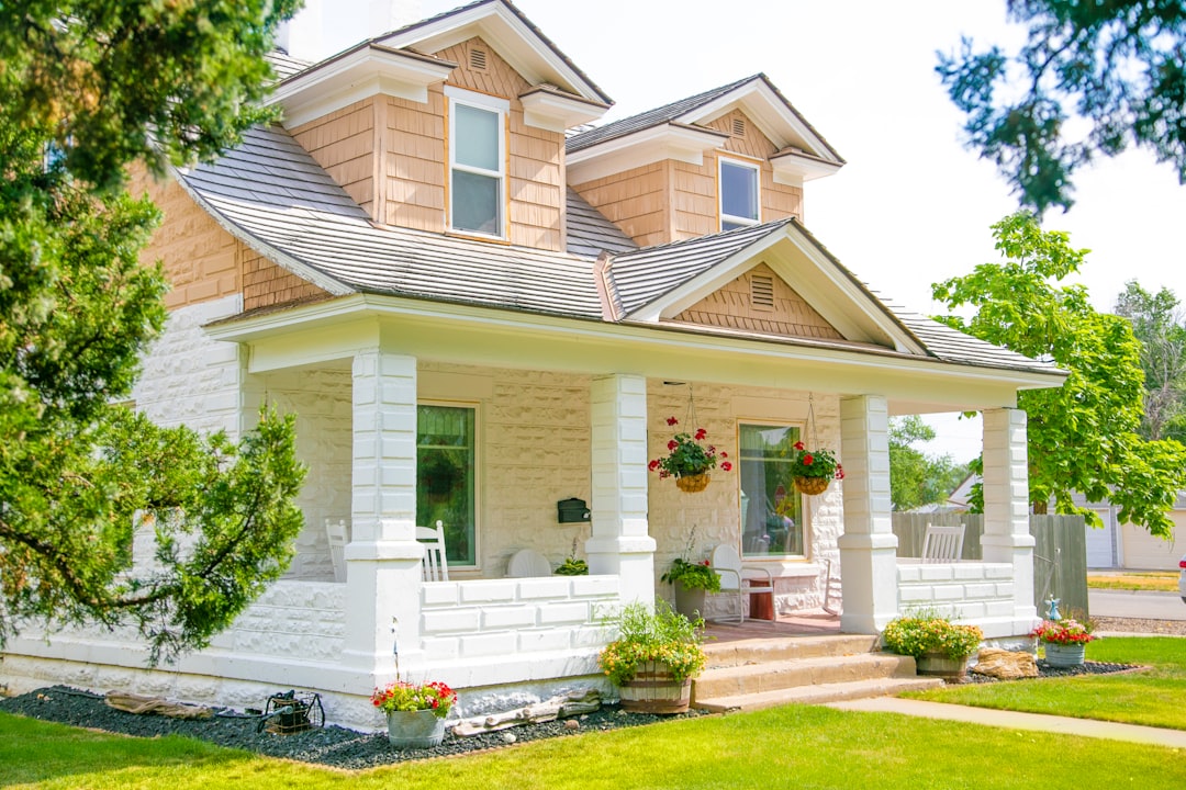 Residential home exterior illustrating a buyer's home-offer decision